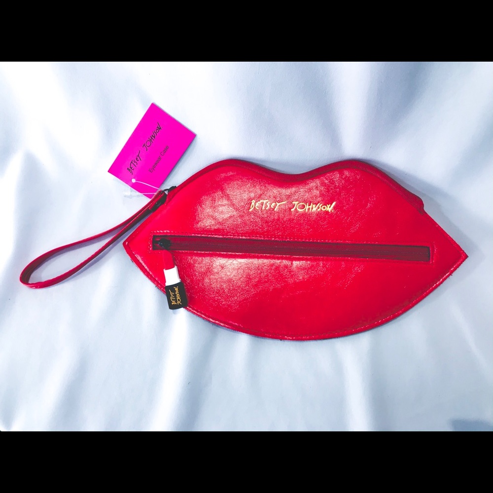 💋2 FOR 10 ACCESSORY SALE!♥️ Betsey Johnson Case